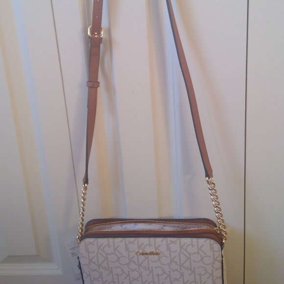 Calvin Klein Crossbody - NWT - Picture 6 of 6